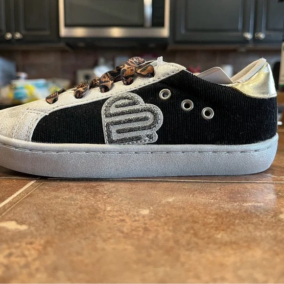 NEW with tag Justice Black and Silver Sneakers with Leopard Laces girls - Picture 4 of 6